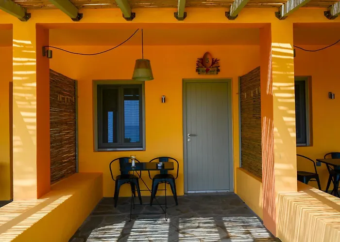 Rooster Guesthouse Rooms